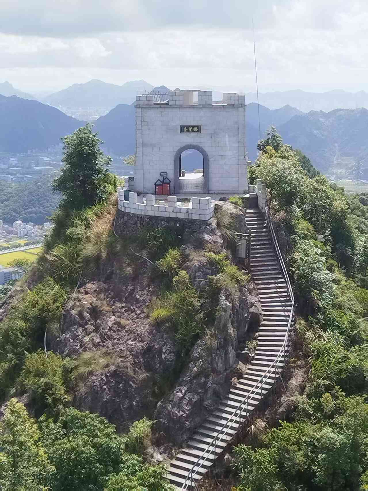 三小时，与东蒙山的晨遇